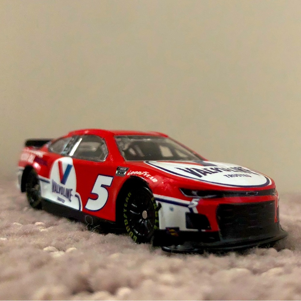 NASCAR Authentics Kyle Larson 1:64 scale